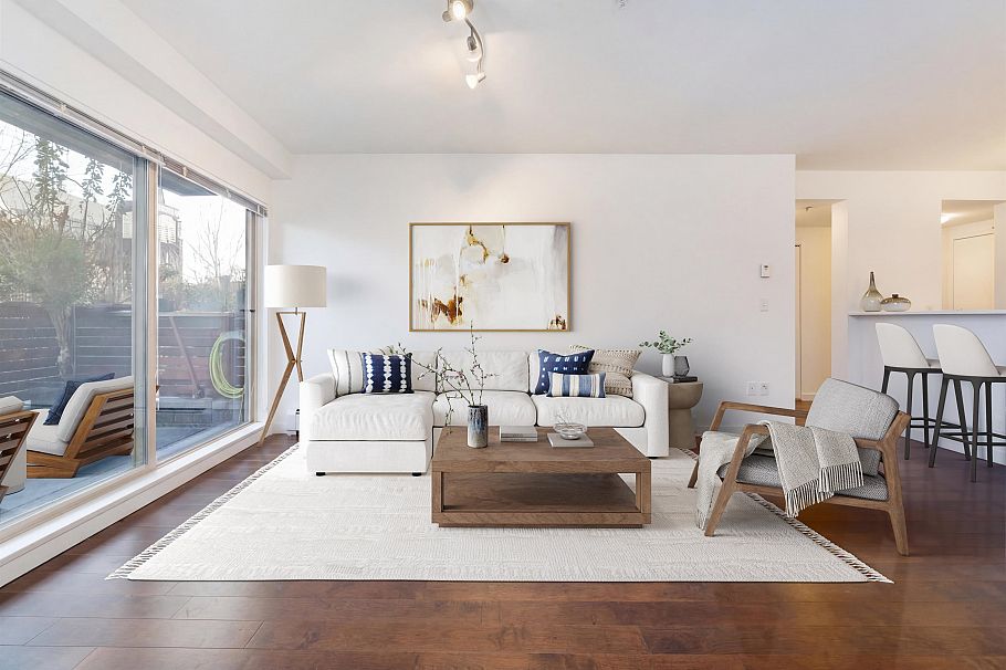 109 1033 St. Georges Avenue North Vancouver, BC - 4