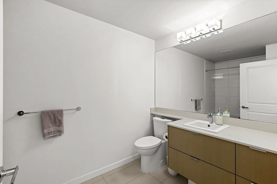 208 277 W 1st Street North Vancouver, BC - 19