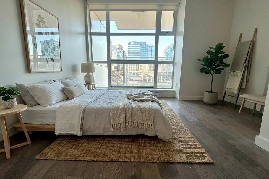 709 161 W Georgia Street Vancouver, BC - 4