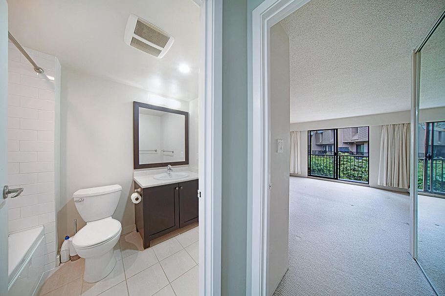 320 1385 Draycott Road North Vancouver, BC - 15