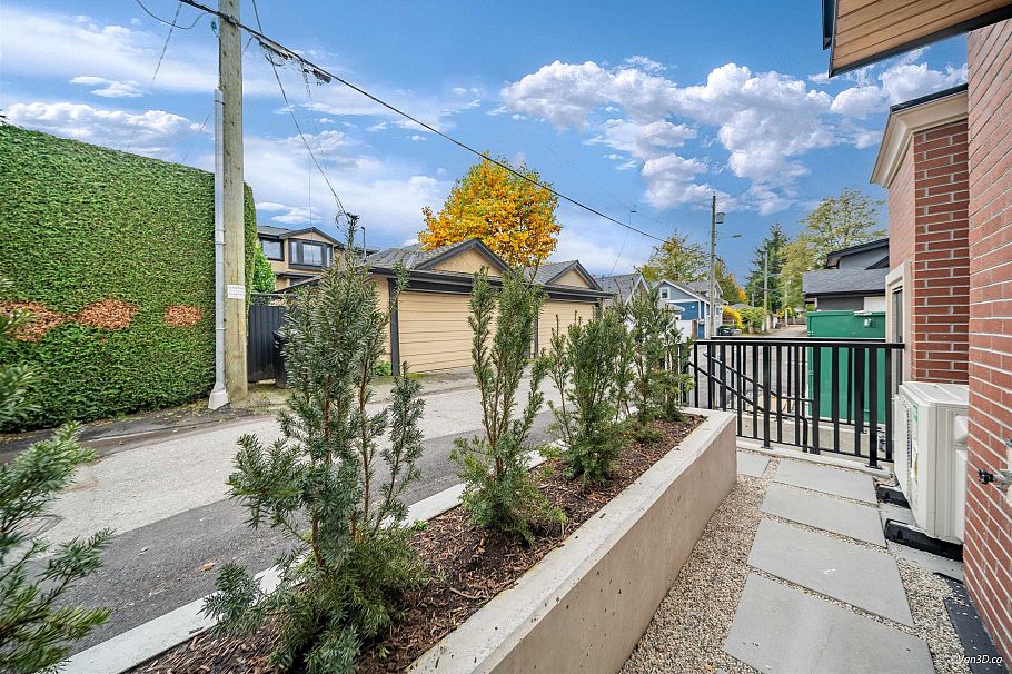 110 918 W 32rd Avenue Vancouver, BC - 34