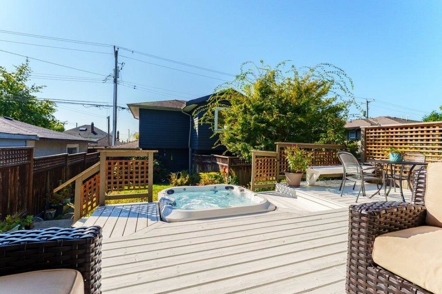 331 W 14th Street North Vancouver, BC - 34