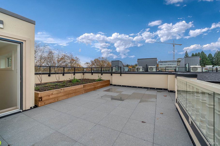 208 918 W 32nd Street Vancouver, BC - 33