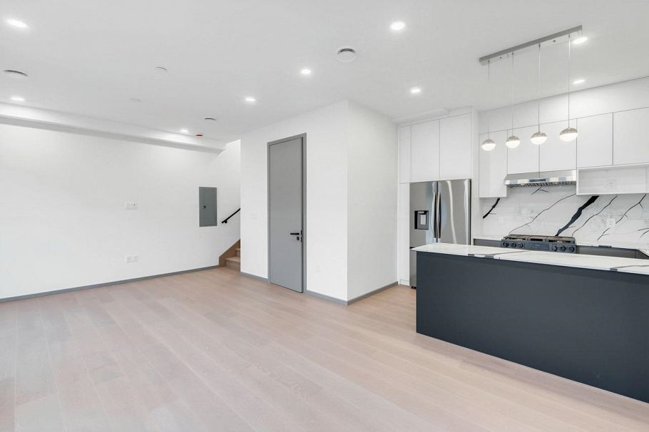 2 3547 E Georgia Street Vancouver, BC - 10