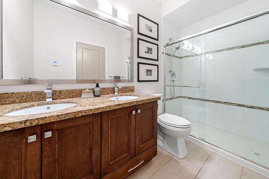 5 897 Premier Street North Vancouver, BC - 24