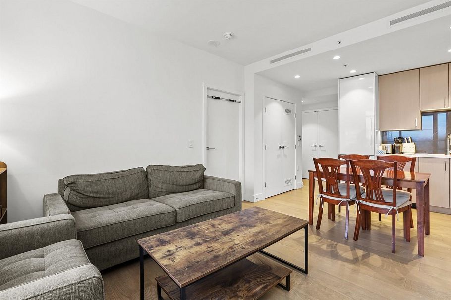 704 1675 Lions Gate Lane North Vancouver, BC - 4