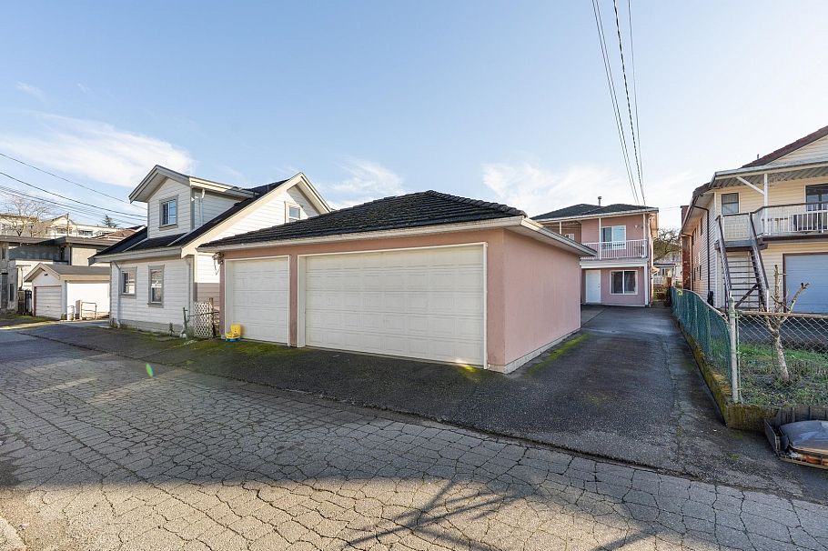 591 E 28th Avenue Vancouver, BC - 29