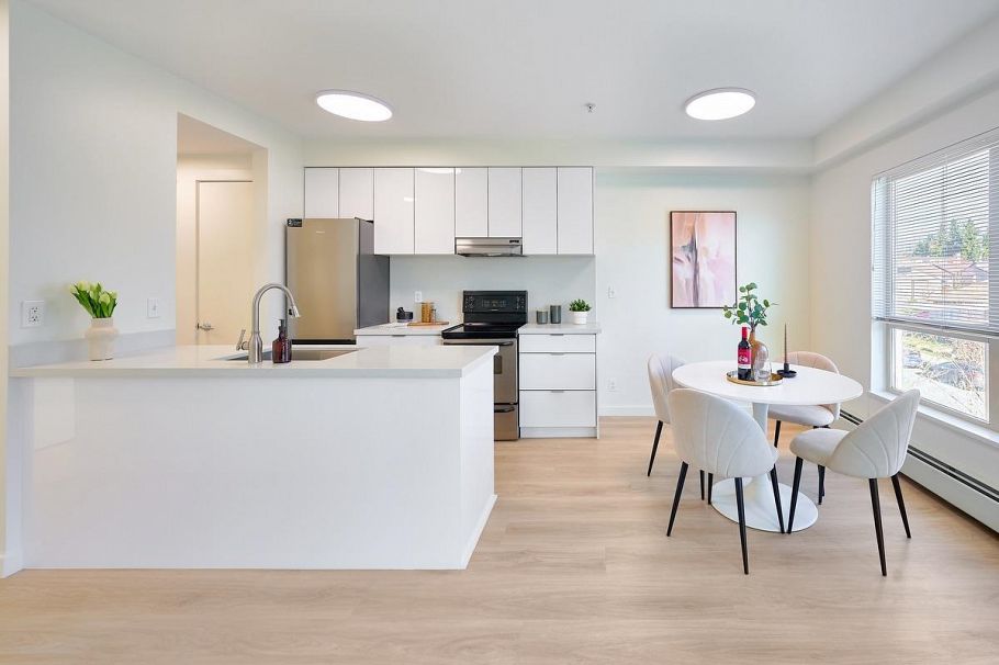 311 1033 St. Georges Avenue North Vancouver, BC - 8