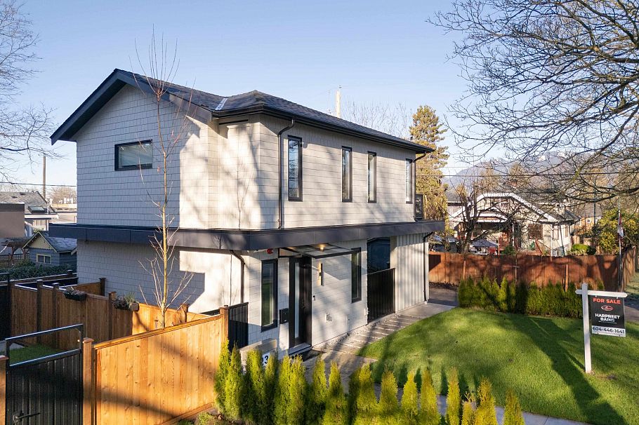 323 N Kamloops Street Vancouver, BC - 27