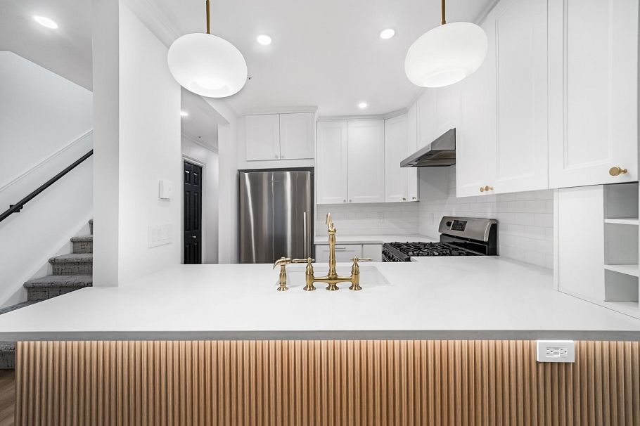 1407 Pendrell Street Vancouver, BC - 3