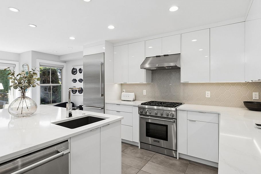 5 1550 Larkhall Crescent North Vancouver, BC - 11