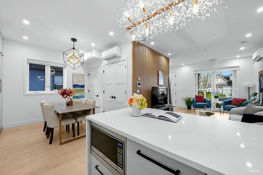 3172 W 26th Avenue Vancouver, BC - 1