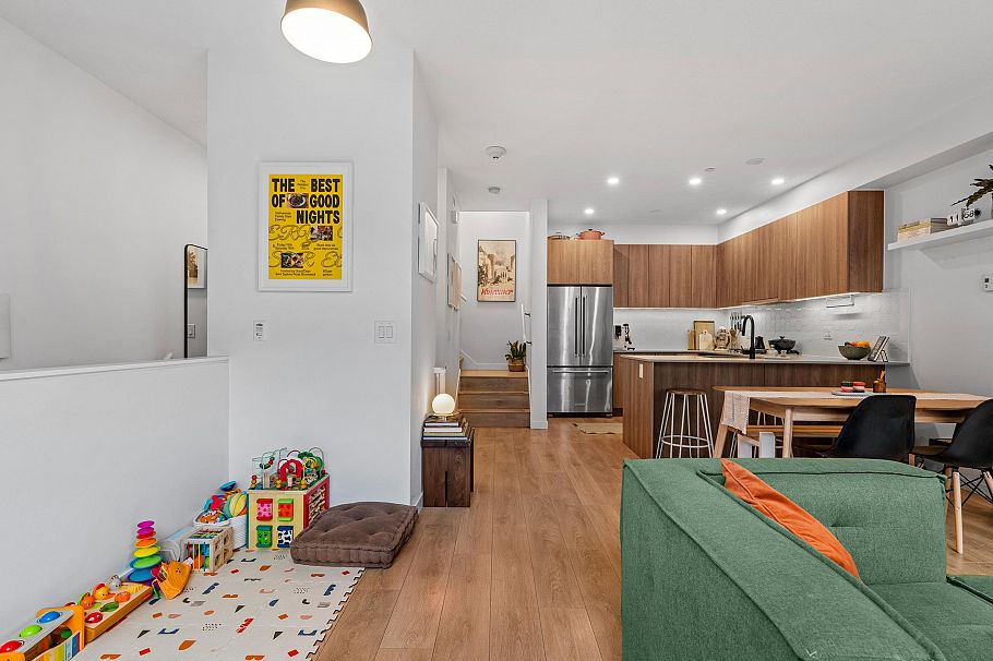 27 533 E 3rd Street North Vancouver, BC - 13