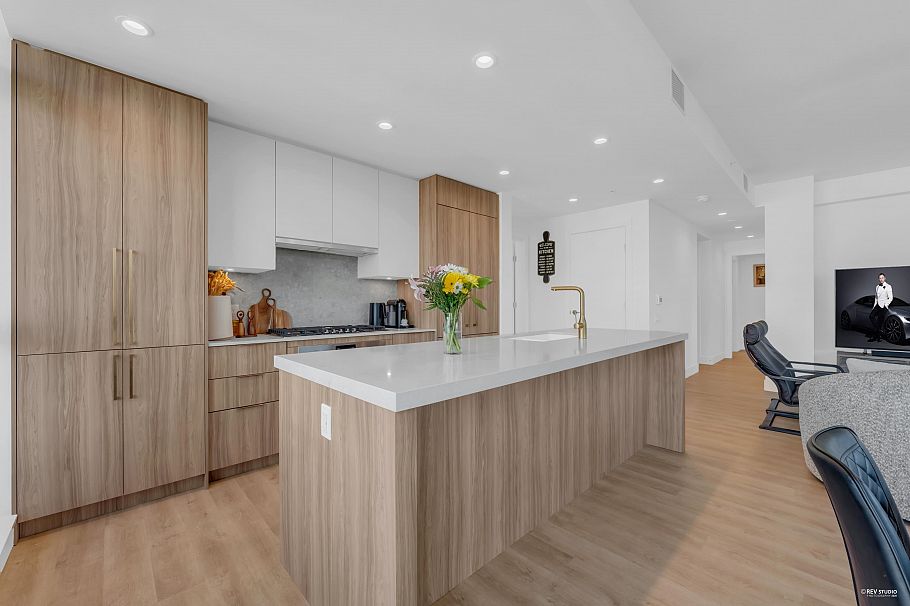 1101 2325 Emery Court North Vancouver, BC - 12