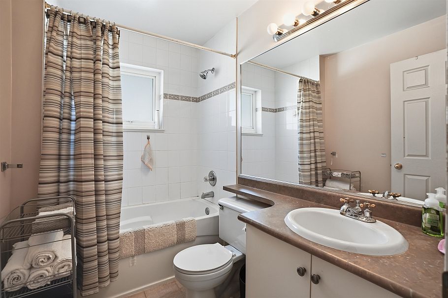 B 403 Alder Street North Vancouver, BC - 13