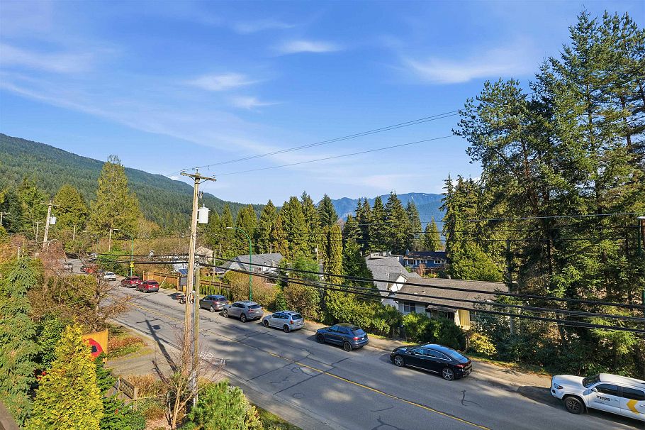 1911 Deep Cove Road North Vancouver, BC - 20