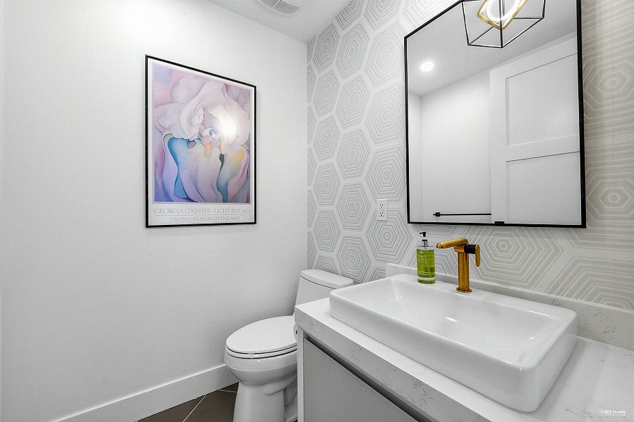 3172 W 26th Avenue Vancouver, BC - 32