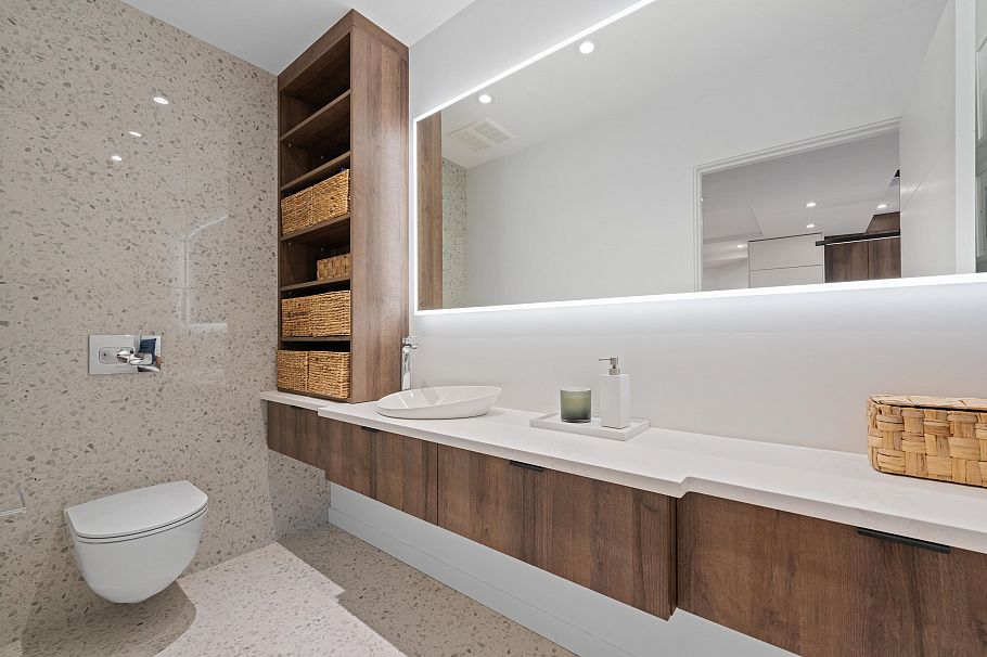 2142 W 1st Avenue Vancouver, BC - 18