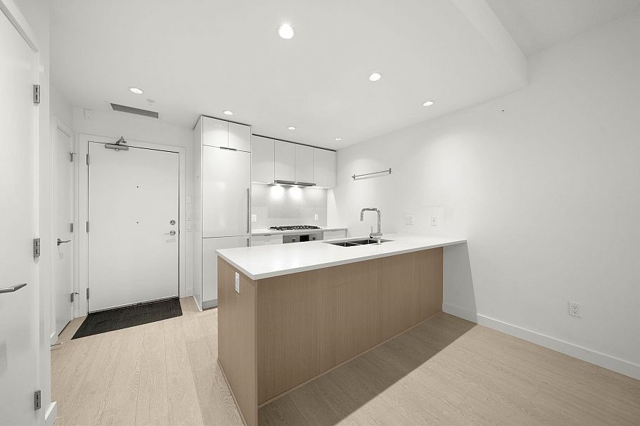 203 7928 Yukon Street Vancouver, BC - 5