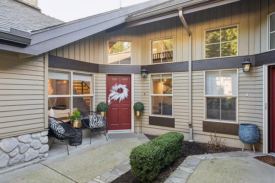 5 1550 Larkhall Crescent North Vancouver, BC - 35