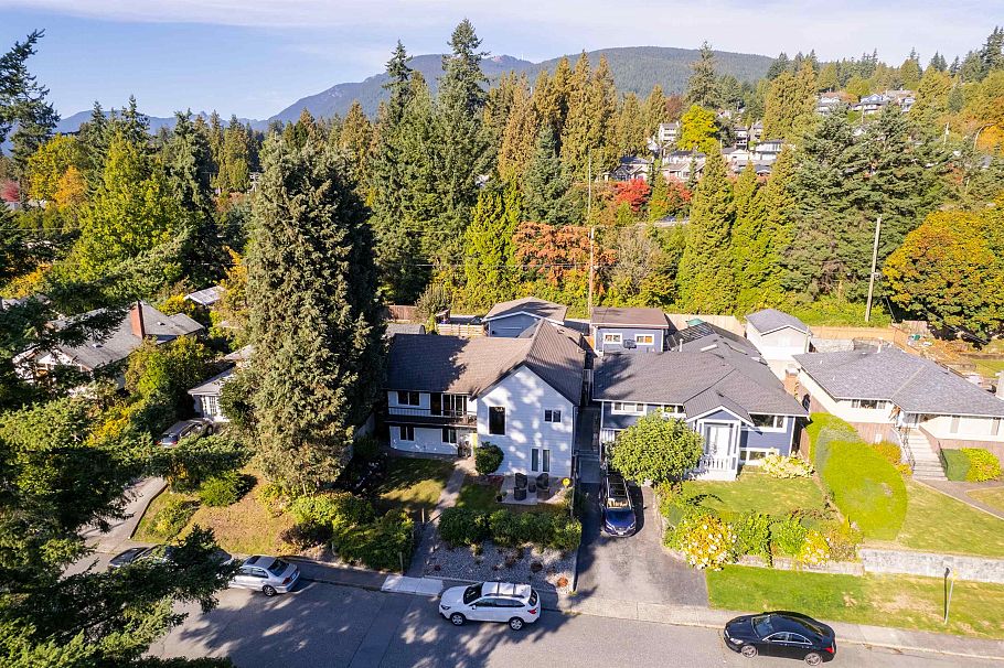 324 E 24th Street North Vancouver, BC - 39