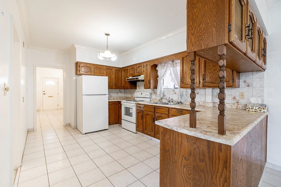 2604 E 19th Avenue Vancouver, BC - 9