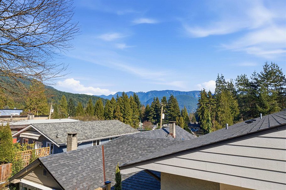 1911 Deep Cove Road North Vancouver, BC - 24