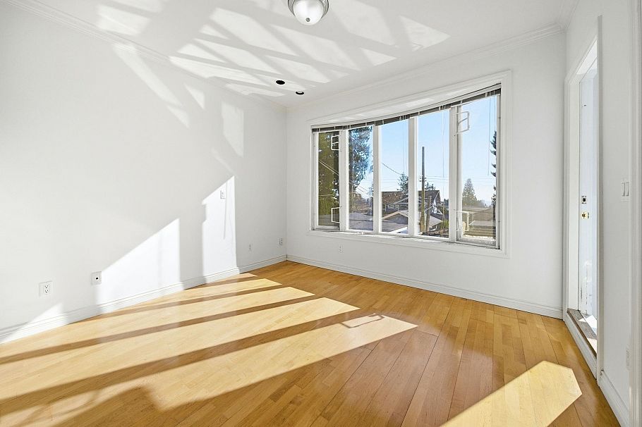 213 W 28th Street North Vancouver, BC - 18