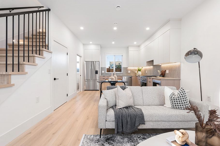 323 N Kamloops Street Vancouver, BC - 9