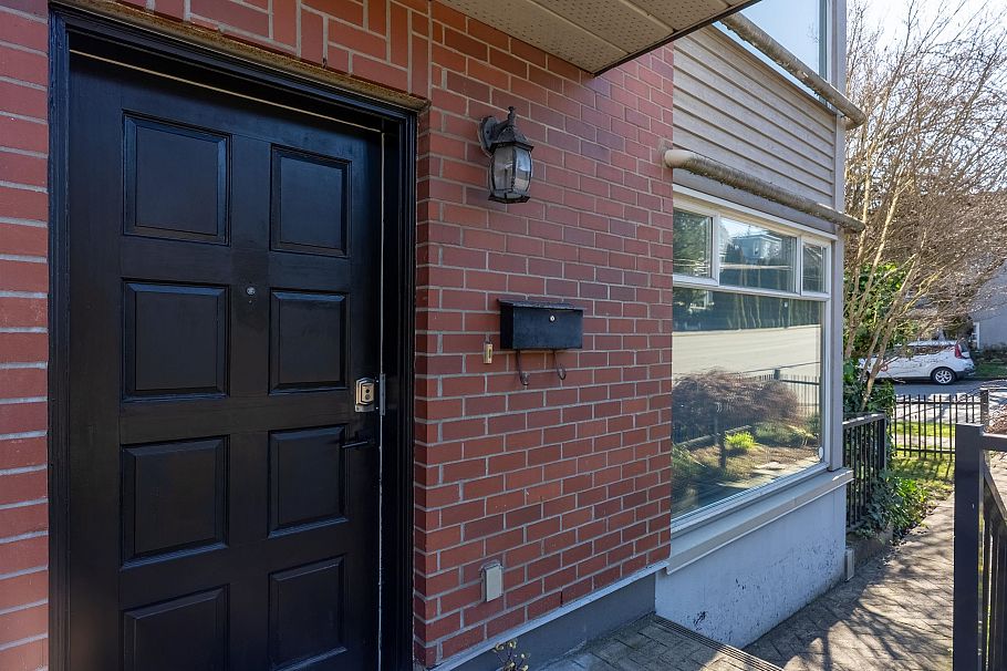 999 W 20th Avenue Vancouver, BC - 20