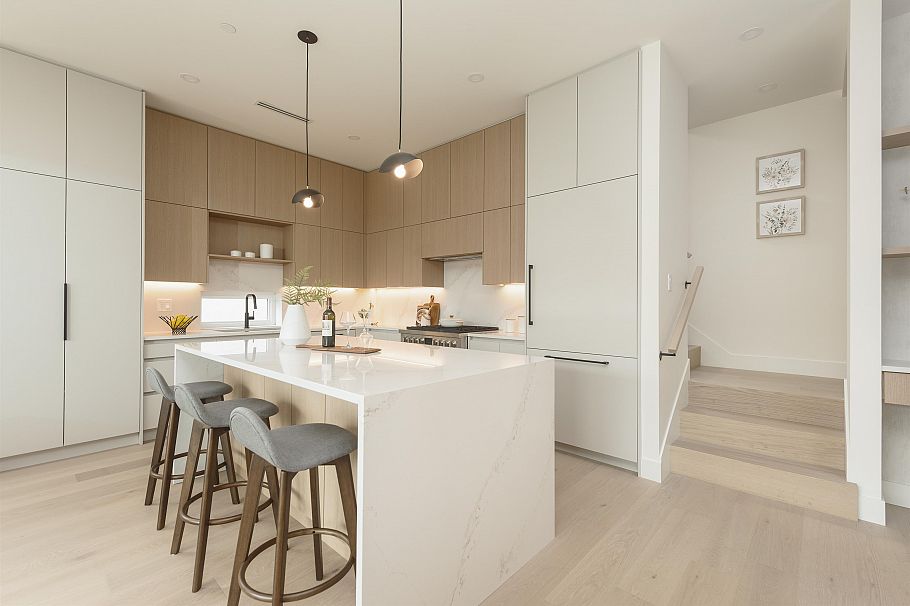 2 735 E 10th Avenue Vancouver, BC - 3