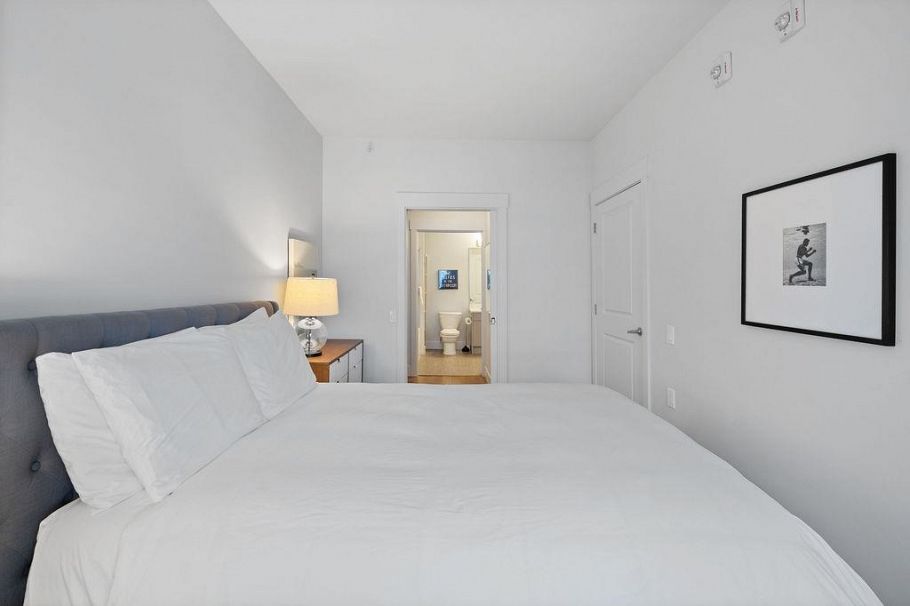 403 857 W 15th Street North Vancouver, BC - 11