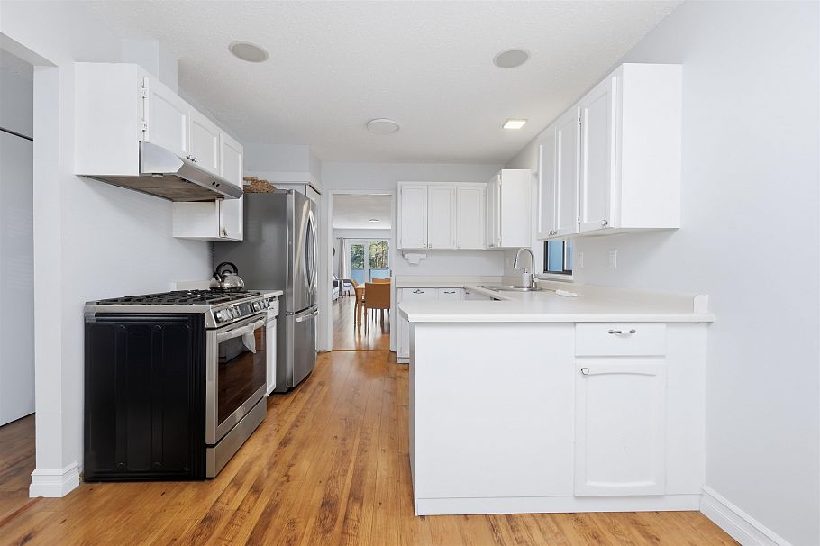 1911 Deep Cove Road North Vancouver, BC - 10