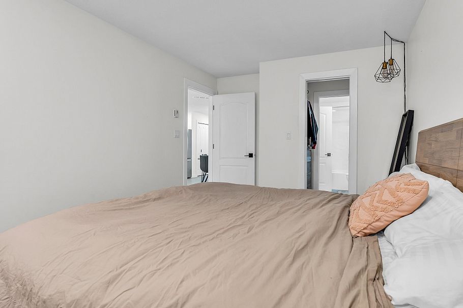 305 1500 Ostler Court North Vancouver, BC - 19