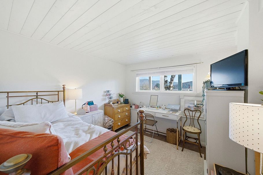 487 Roslyn Boulevard North Vancouver, BC - 23