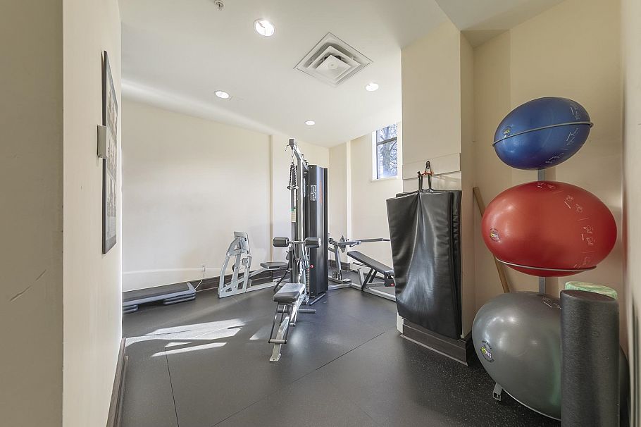 312 170 W 1st Street North Vancouver, BC - 31