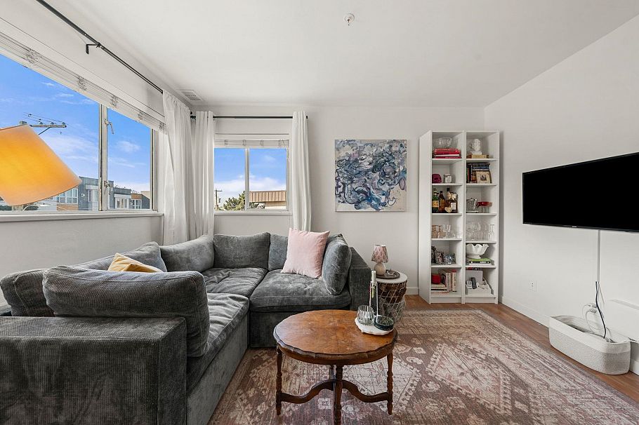 305 33 N Templeton Drive Vancouver, BC - 1