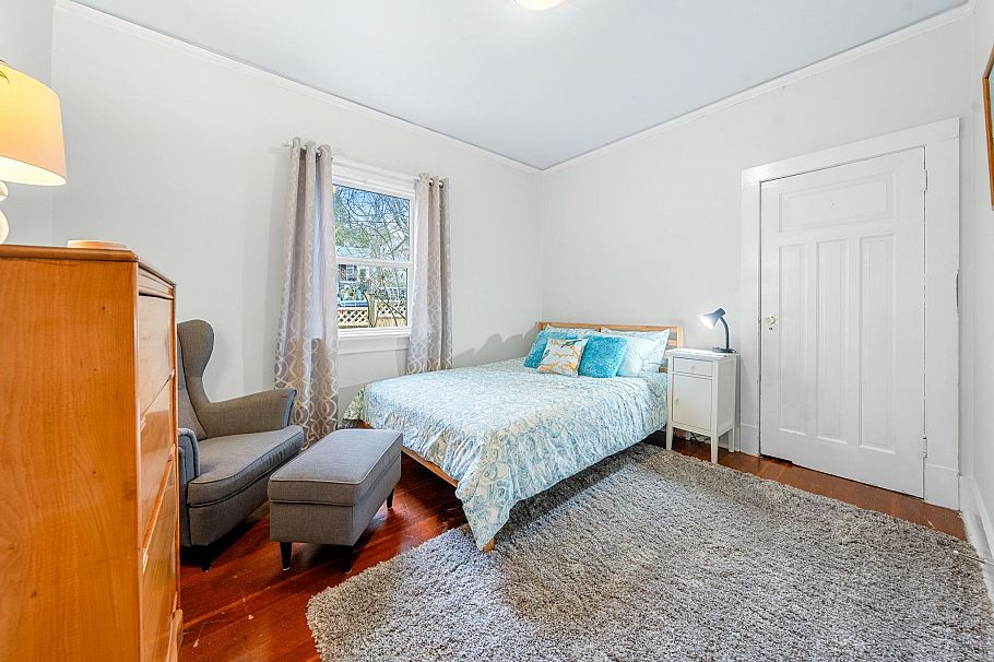 163 E Kings Road North Vancouver, BC - 18