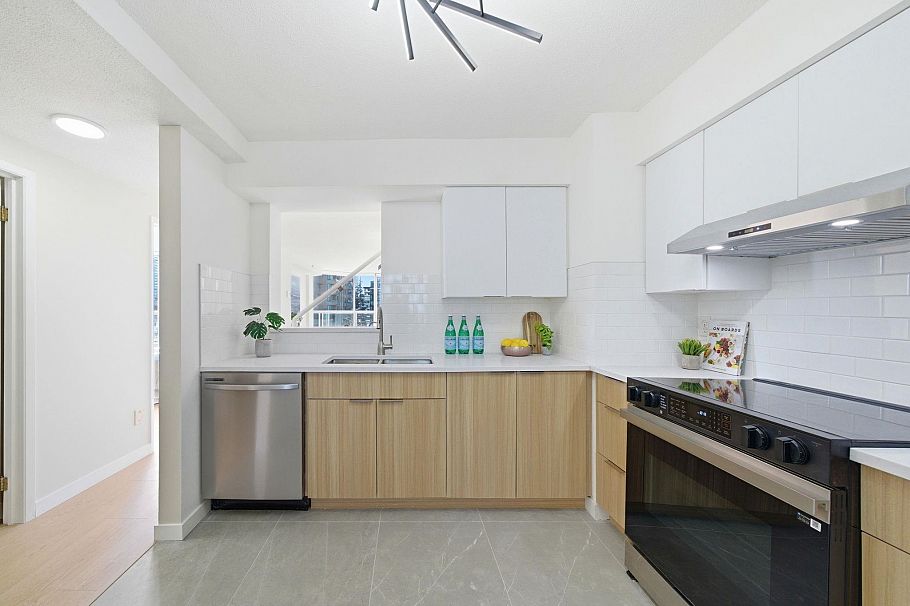 702 1771 Nelson Street Vancouver, BC - 10