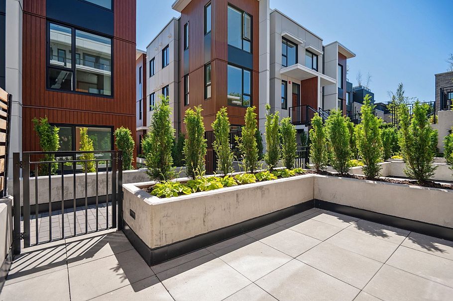 123 725 W 49 Avenue Vancouver, BC - 3