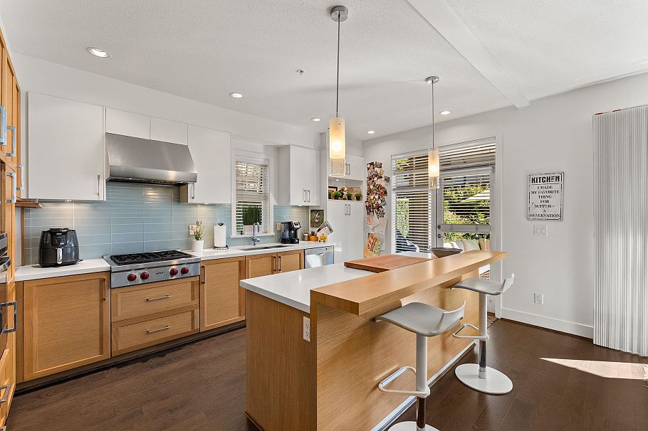 41 3639 Aldercrest Drive North Vancouver, BC - 11