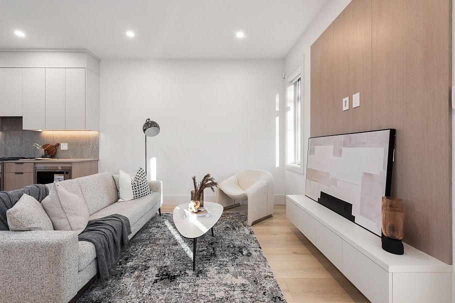 323 N Kamloops Street Vancouver, BC - 8