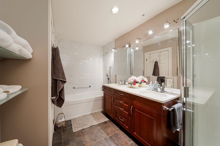 PH3 865 W 15 Avenue Vancouver, BC - 24