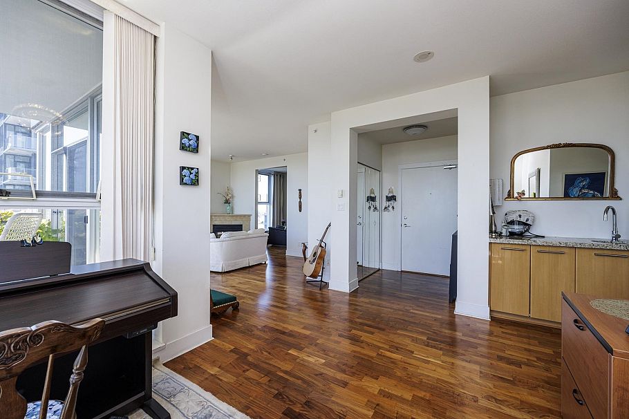 1702 121 W 16th Street North Vancouver, BC - 23