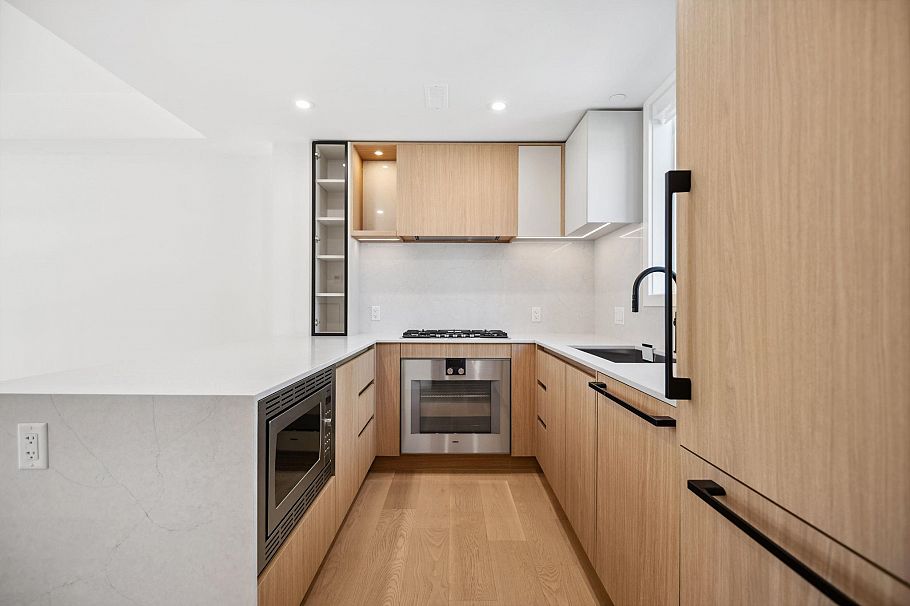 123 725 W 49 Avenue Vancouver, BC - 14