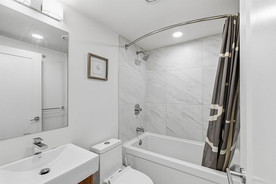 33 720 E 3rd Street North Vancouver, BC - 12