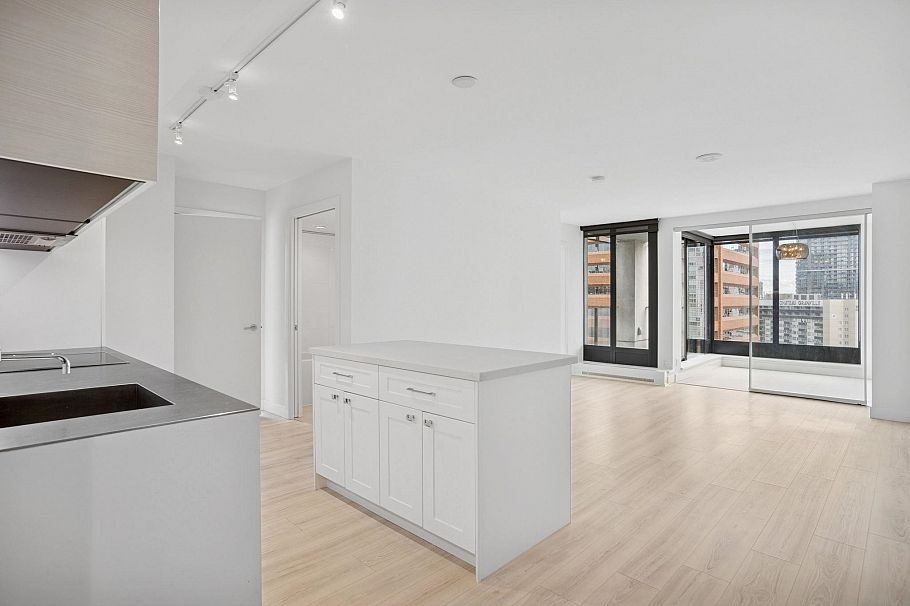 1502 1133 Hornby Street Vancouver, BC - 11