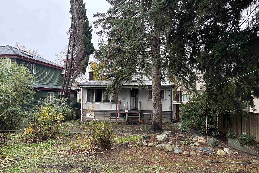 2511 Upland Drive Vancouver, BC - 12