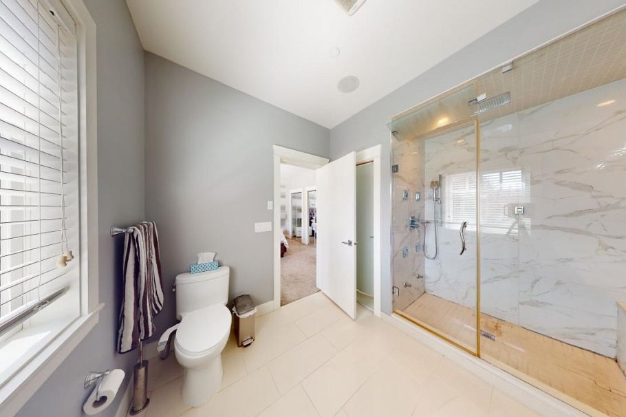 3317 E 3rd Avenue Vancouver, BC - 23