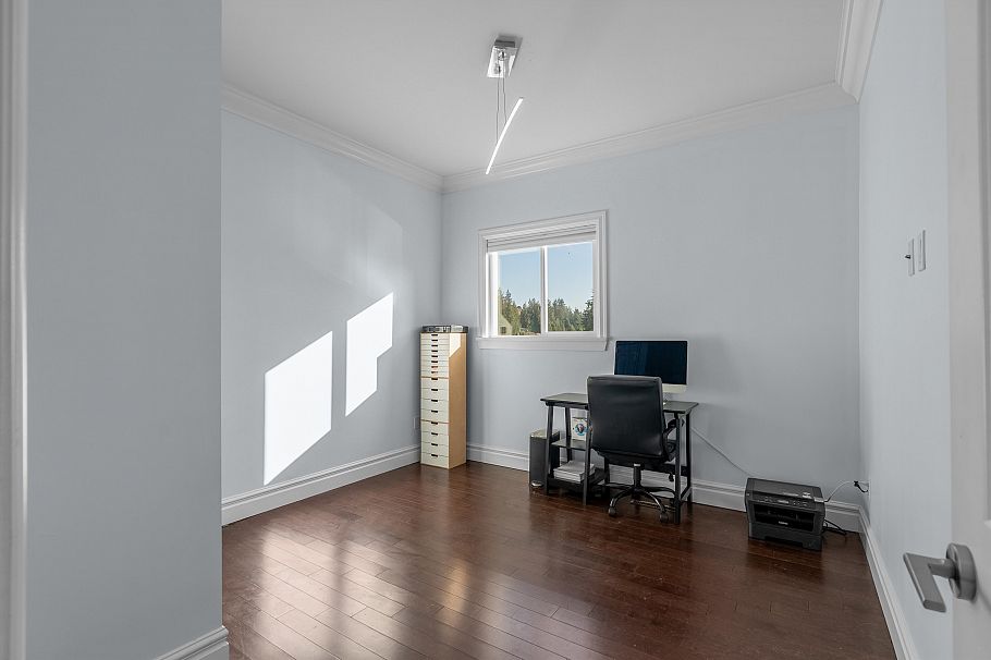 324 E 24th Street North Vancouver, BC - 17